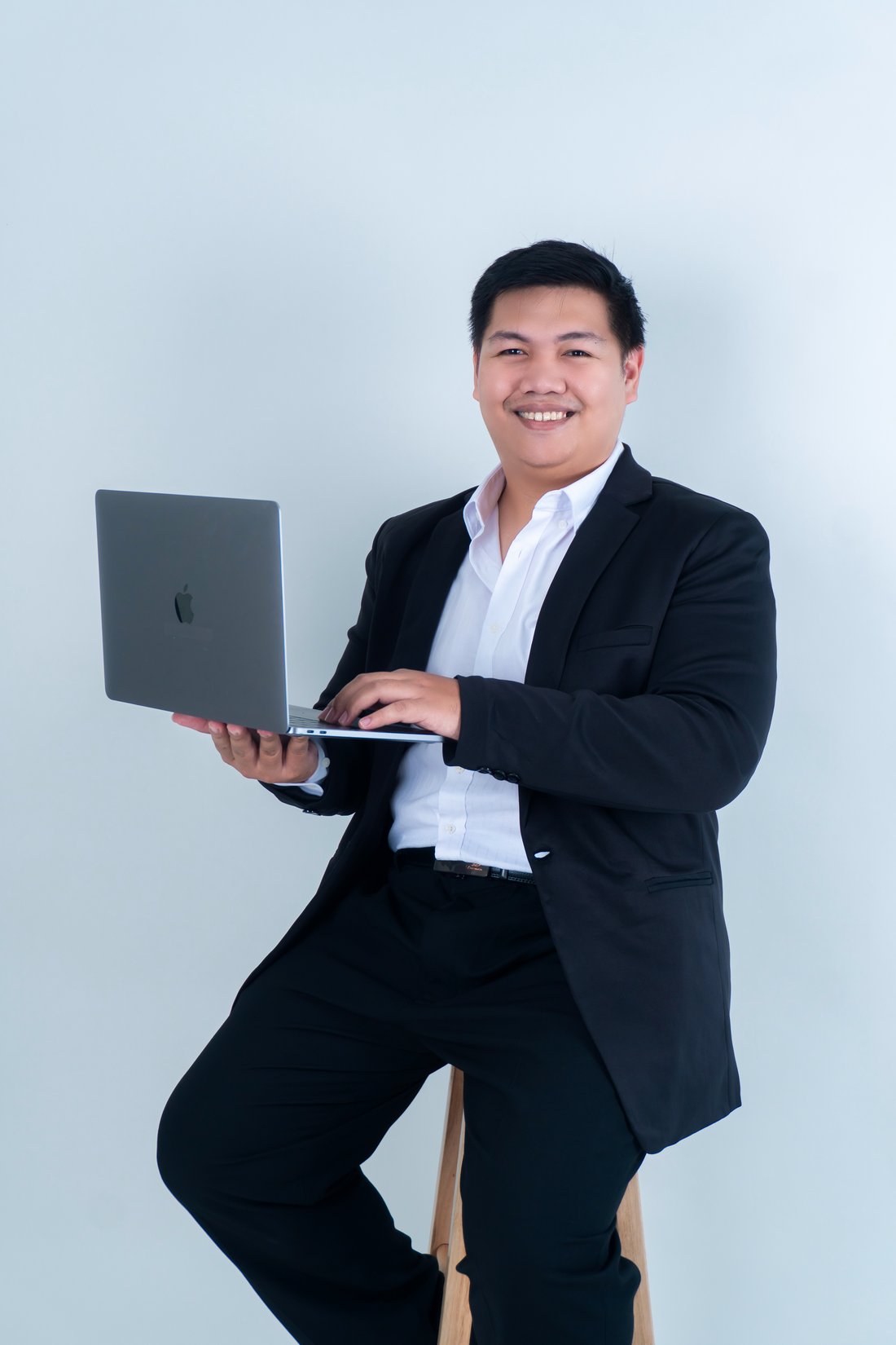 Harold Bautista with laptop, ready to work